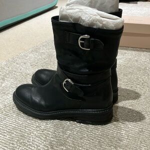 Leather moto M. Gemi boots with one inch heel that are size 36(6).